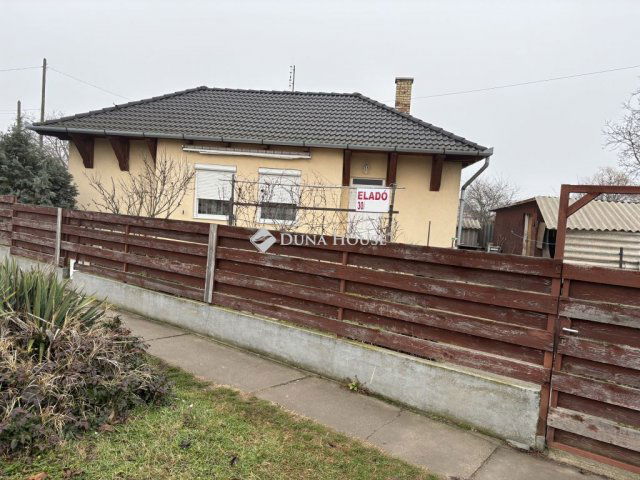 Eladó családi ház, Hajdúsámsonon 49.9 M Ft, 3 szobás