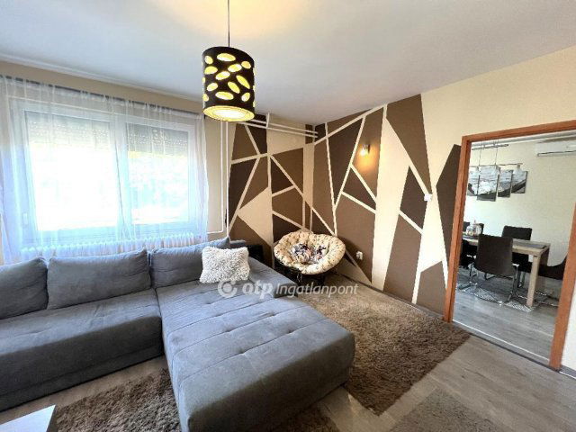 Eladó családi ház, Ráckeresztúron 94.99 M Ft, 4 szobás