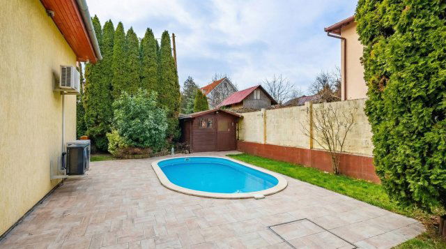 Eladó családi ház, Csömörön 158 M Ft, 5 szobás