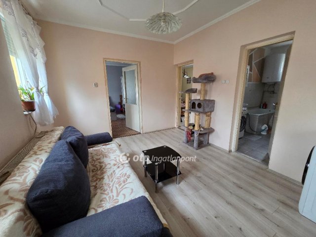 Eladó ikerház, Tégláson 54.99 M Ft, 2+1 szobás