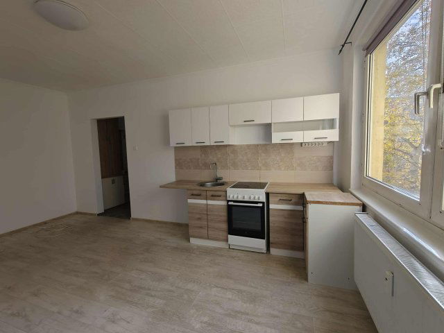 Kiadó panellakás, albérlet, Esztergomban 180 E Ft / hó