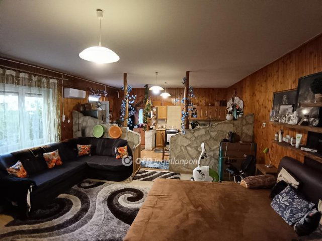 Eladó téglalakás, Szigetszentmiklóson 114.9 M Ft, 3 szobás