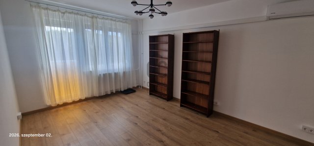 Kiadó panellakás, albérlet, Esztergomban, Schweidel József utcában