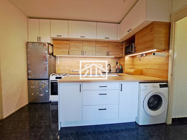 Eladó panellakás, Szegeden, Kereszttöltés utcában 59.9 M Ft