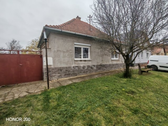 Eladó családi ház, Katymáron 22.9 M Ft, 3 szobás