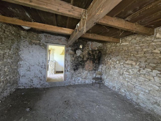 Eladó családi ház, Legyesbényén 3.5 M Ft, 2 szobás