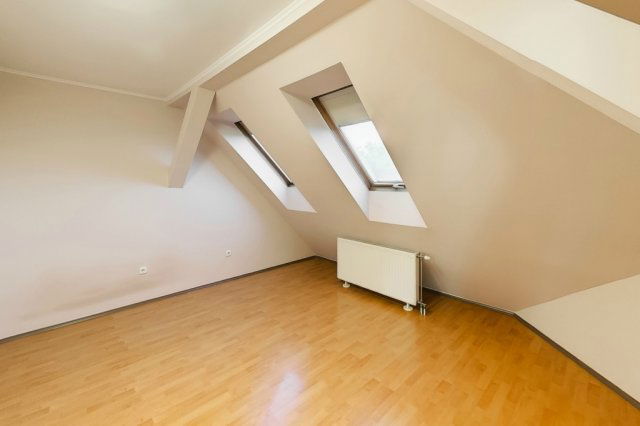 Eladó téglalakás, Kecskeméten 68.5 M Ft, 6 szobás