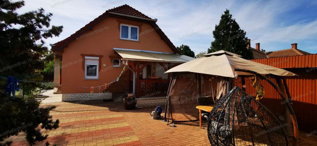 Eladó családi ház, Jászapátiban 39.7 M Ft, 3 szobás