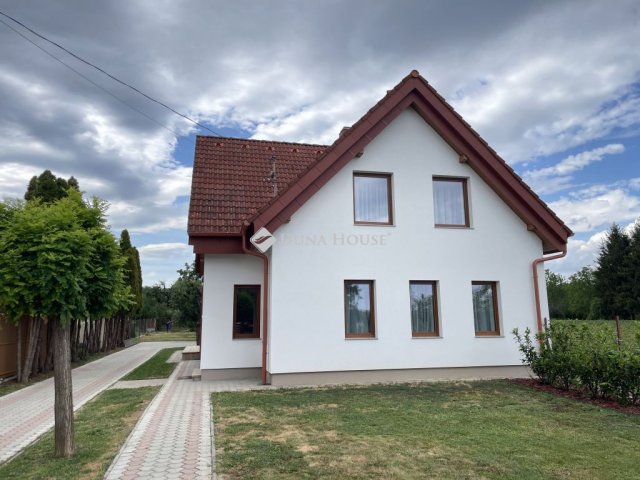 Kiadó családi ház, albérlet, Egyházasrádócon 280 E Ft / hó