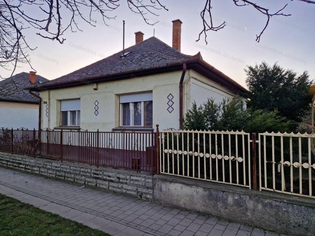 Eladó családi ház, Jászapátiban 16.9 M Ft, 2 szobás