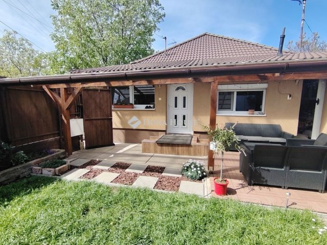 Eladó családi ház, Szegeden, Füge soron 84.9 M Ft, 3 szobás