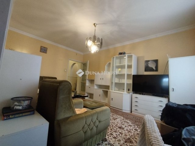 Eladó panellakás, Szegeden 56.5 M Ft, 2+1 szobás