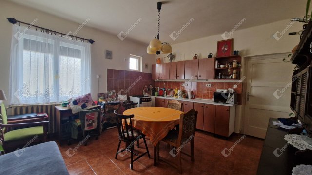 Eladó családi ház, Bábolnán 69.9 M Ft, 5 szobás