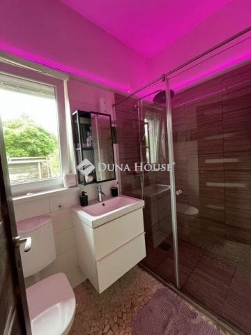 Eladó családi ház, Dunakeszin 187.9 M Ft, 6 szobás