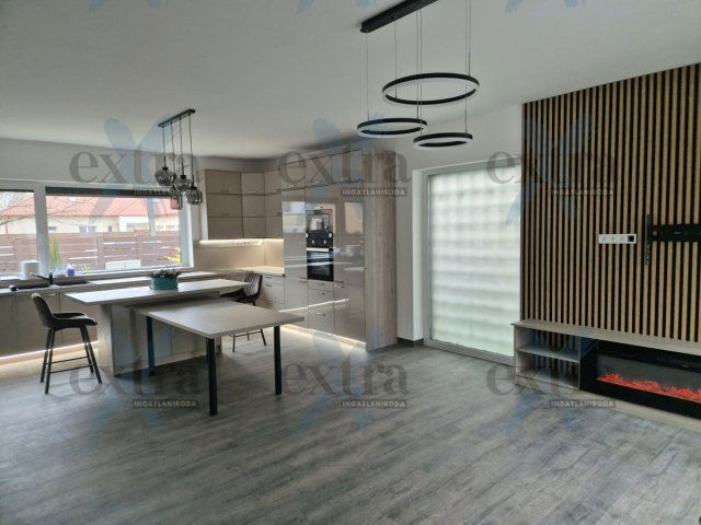 Eladó családi ház, Szegeden 150 M Ft, 5+1 szobás