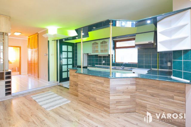 Eladó családi ház, Békéscsabán 79.9 M Ft, 5+1 szobás