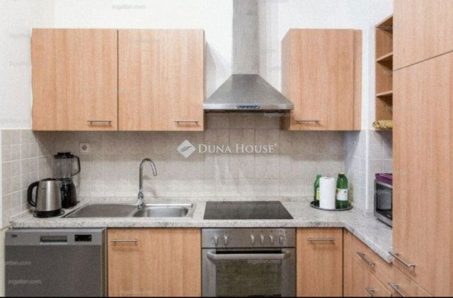 Eladó téglalakás, Budapesten, VII. kerületben 110 M Ft, 2 szobás