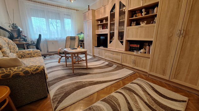 Eladó panellakás, Dunaújvárosban 33 M Ft, 1+1 szobás