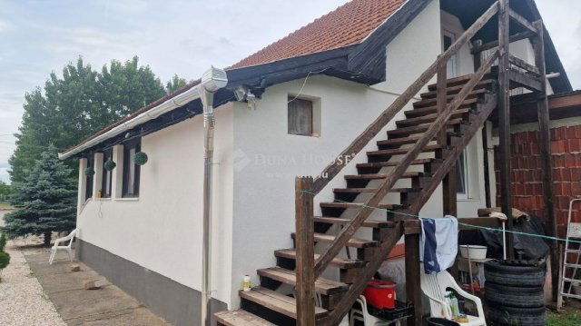 Eladó családi ház, Jászfényszarun 48.9 M Ft, 5 szobás