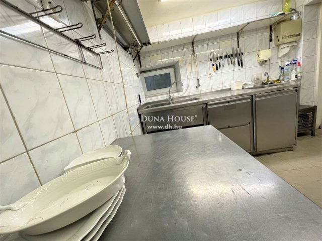 Eladó üzlethelyiség, Győrött 381 M Ft / költözzbe.hu