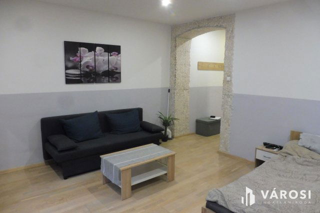 Eladó téglalakás, Szegeden 39.9 M Ft, 1 szobás