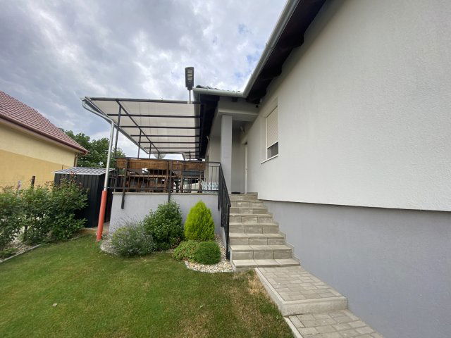 Eladó ikerház, Kerepesen 98.9 M Ft, 4 szobás