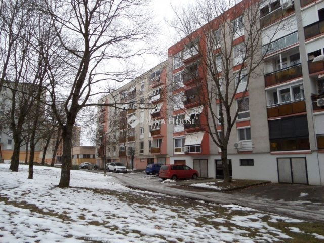 Eladó panellakás, Pécsett 48 M Ft, 2 szobás