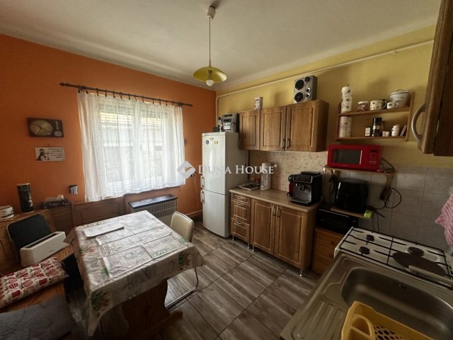 Eladó ikerház, Pécsett 75 M Ft, 3 szobás / költözzbe.hu