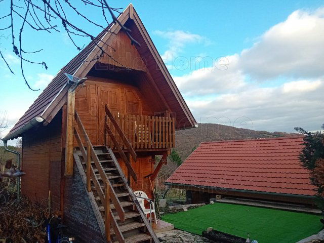 Eladó nyaraló, Balatonfüreden 107 M Ft, 2 szobás