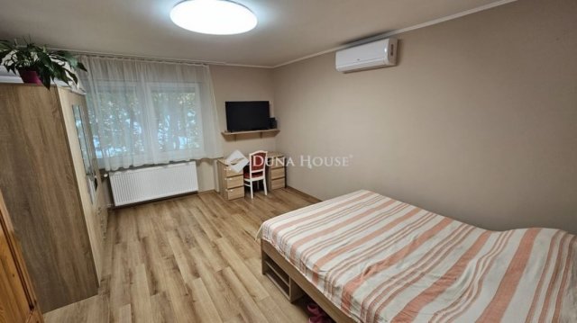 Eladó családi ház, Várpalotán 76 M Ft, 3 szobás