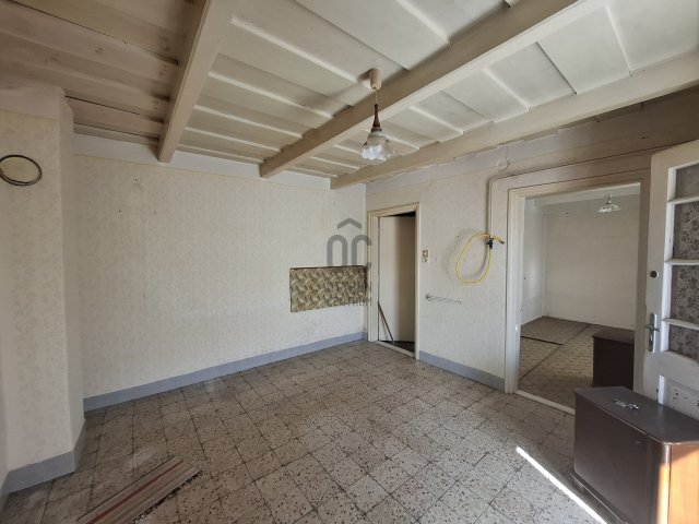 Eladó családi ház, Tápiószentmártonon 18 M Ft, 2 szobás