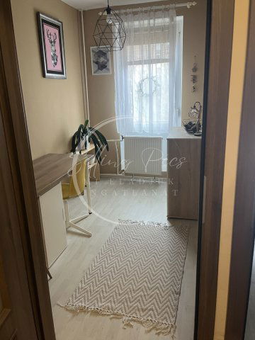 Eladó panellakás, Pécsett 45 M Ft, 2+1 szobás