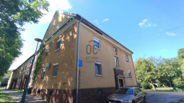 Eladó téglalakás, Ajkán 34.9 M Ft, 3 szobás