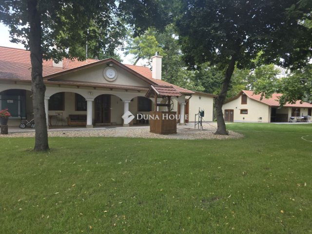 Eladó családi ház, Tiszakécskén 389 M Ft, 1 szobás