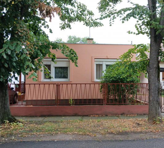 Eladó nyaraló, Hajdúszoboszlón, Hársfa utcában 42.5 M Ft