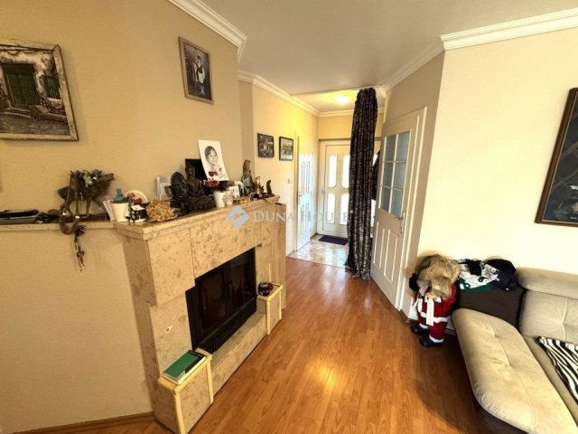 Eladó családi ház, Esztergomban 115 M Ft, 4 szobás