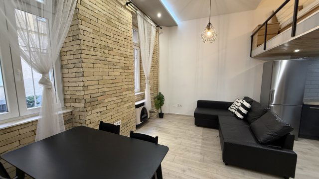 Eladó téglalakás, Budapesten, VI. kerületben, Nagymező utcában