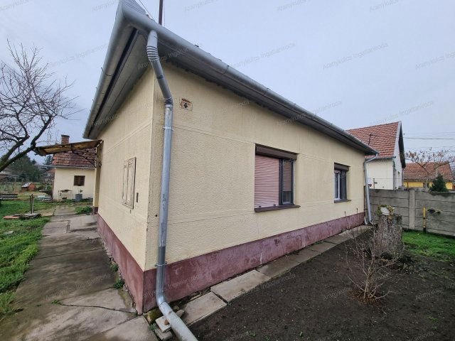 Eladó családi ház, Sarkadon 10.25 M Ft, 2 szobás