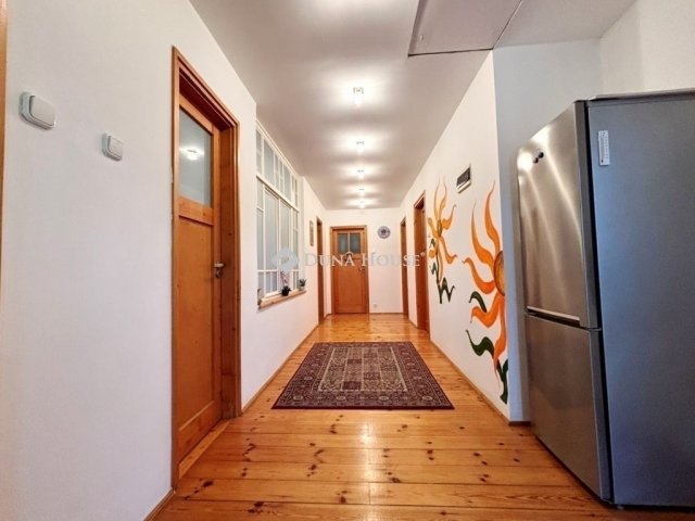 Eladó családi ház, Budapesten, III. kerületben 183.6 M Ft