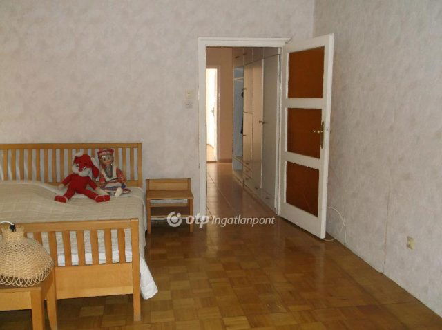 Eladó téglalakás, Gyöngyösön 32 M Ft, 3 szobás