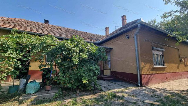 Eladó családi ház, Törtelen 27 M Ft, 2 szobás