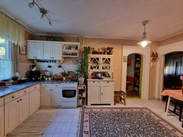 Eladó panellakás, Gyulán 27.49 M Ft, 2 szobás