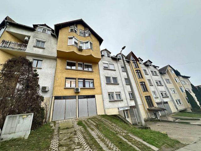 Eladó téglalakás, Vácon 99.999 M Ft, 2+1 szobás