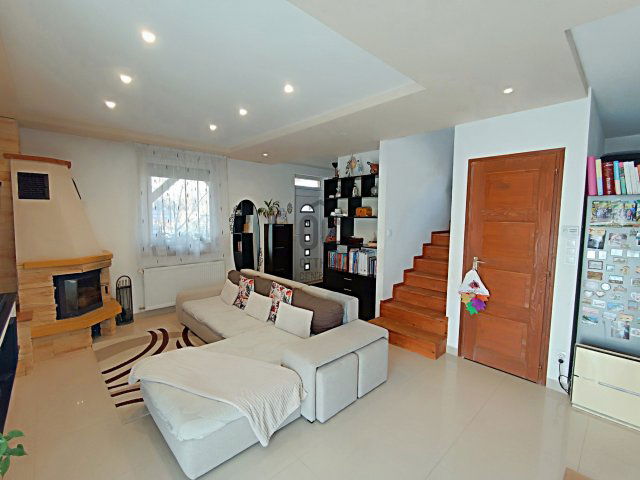 Eladó családi ház, Szigetszentmiklóson 119.9 M Ft, 6 szobás