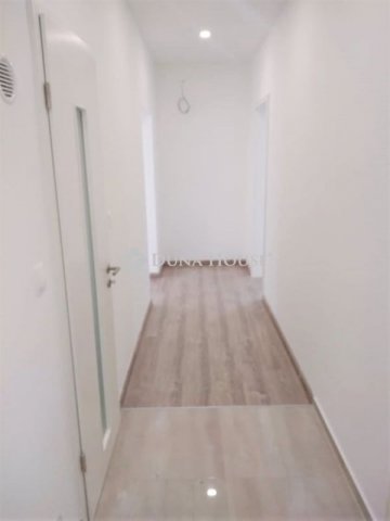 Eladó panellakás, Pécsett 62.9 M Ft, 3 szobás