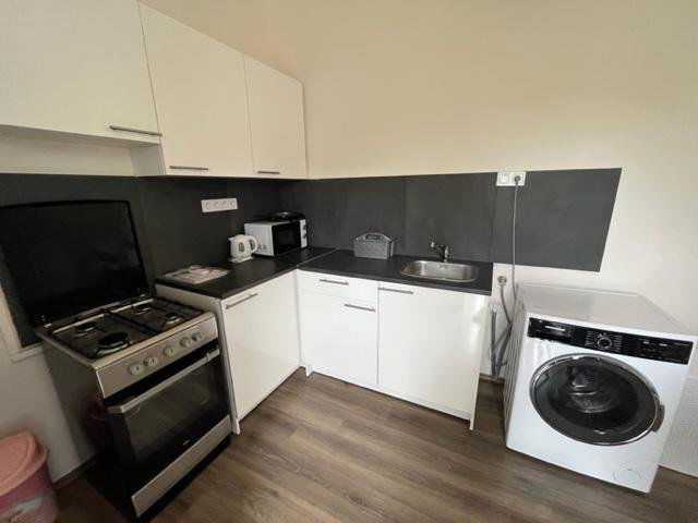 Kiadó téglalakás, albérlet, Tatán 250 E Ft / hó, 1 szobás