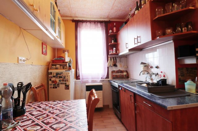 Eladó téglalakás, Orosházán 18 M Ft, 2 szobás