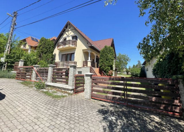 Eladó családi ház, Felsőörsön 164 M Ft, 5 szobás