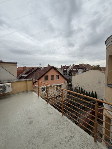 Eladó téglalakás, Szolnokon 66 M Ft, 3 szobás