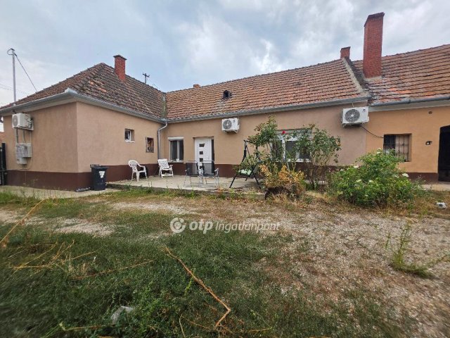 Eladó családi ház, Csöngén 18.9 M Ft, 3 szobás